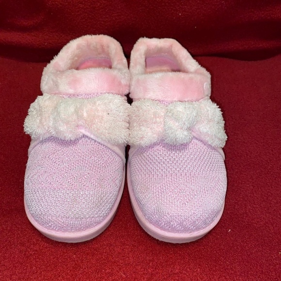 Skechers girls size 13 house slippers - Picture 1 of 5